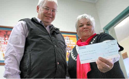 Lewis von Stieglitz presents Coral Brown with a cheque on behalf of Rotary and Warwick Credit Union. Lewis von Stieglitz presents Coral Brown with a cheque on behalf of Rotary and Warwick Credit Union.